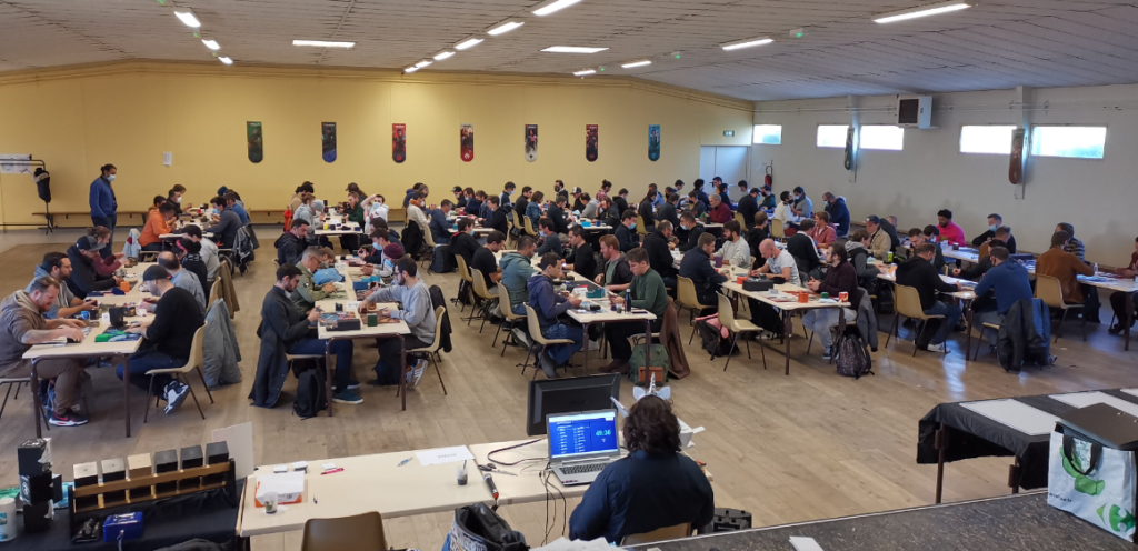 Salle remplie de joueurs lors d'un précédent tournoi.